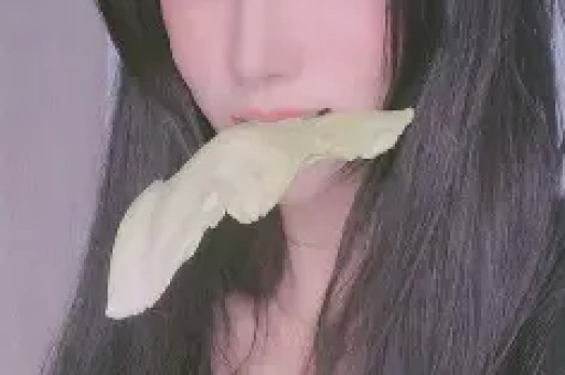 易易紫曝少数民族女星被经纪人潜规则：娱乐圈的权力游戏何时休